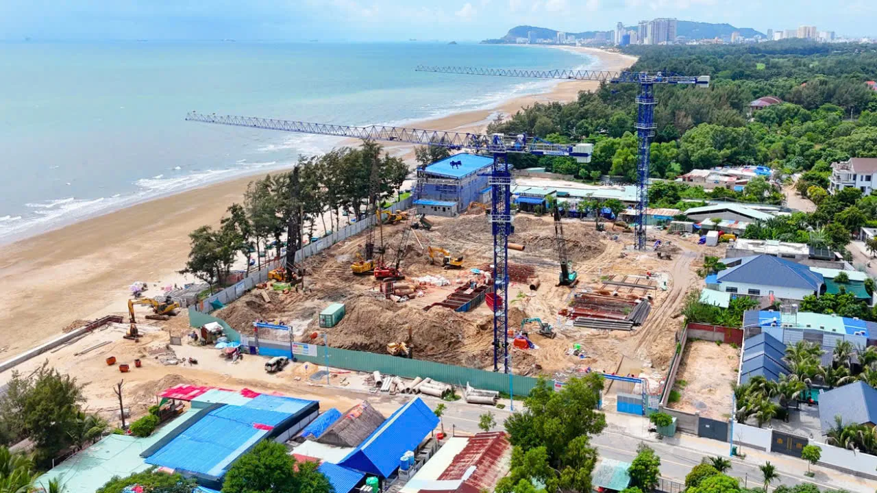 Ảnh flycam công trường SOLINA đang thi công cạnh biển